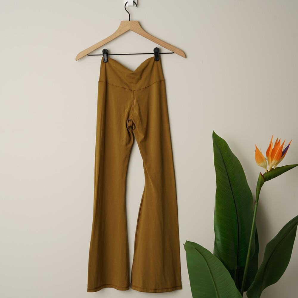 Offline by Aerie Real Me Flare Hi-Rise Short Inseam Crossover Flares Golden EUC - Picture 3 of 7